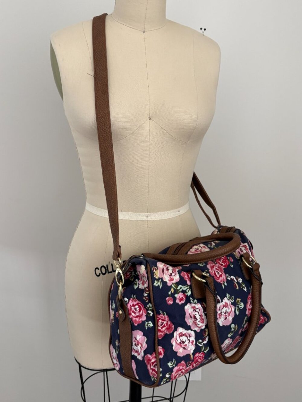 American Eagle AE Y2K Navy Floral Pink Rose Crossbody Bag Cottagecore Soft Girl